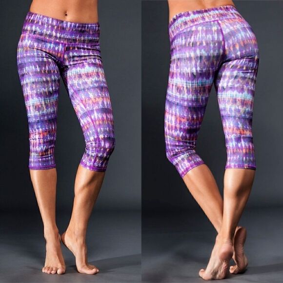 Alo Yoga Airbrush Leggings in Purple Bhakti - Picture 1 of 5